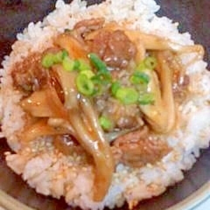 牛肉とまいたけのキムチ味丼